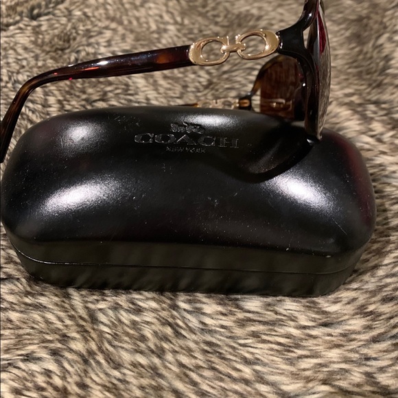 Coach EUC sunglasses with case - Picture 4 of 5